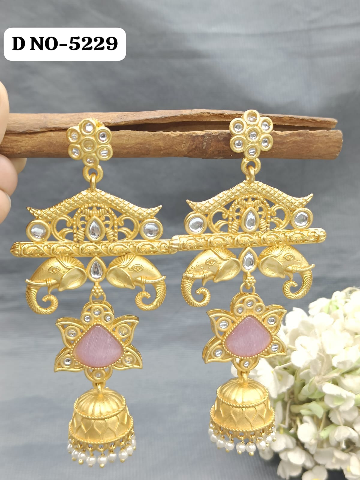 Golden Earrings Sku 5229 rchiecreation