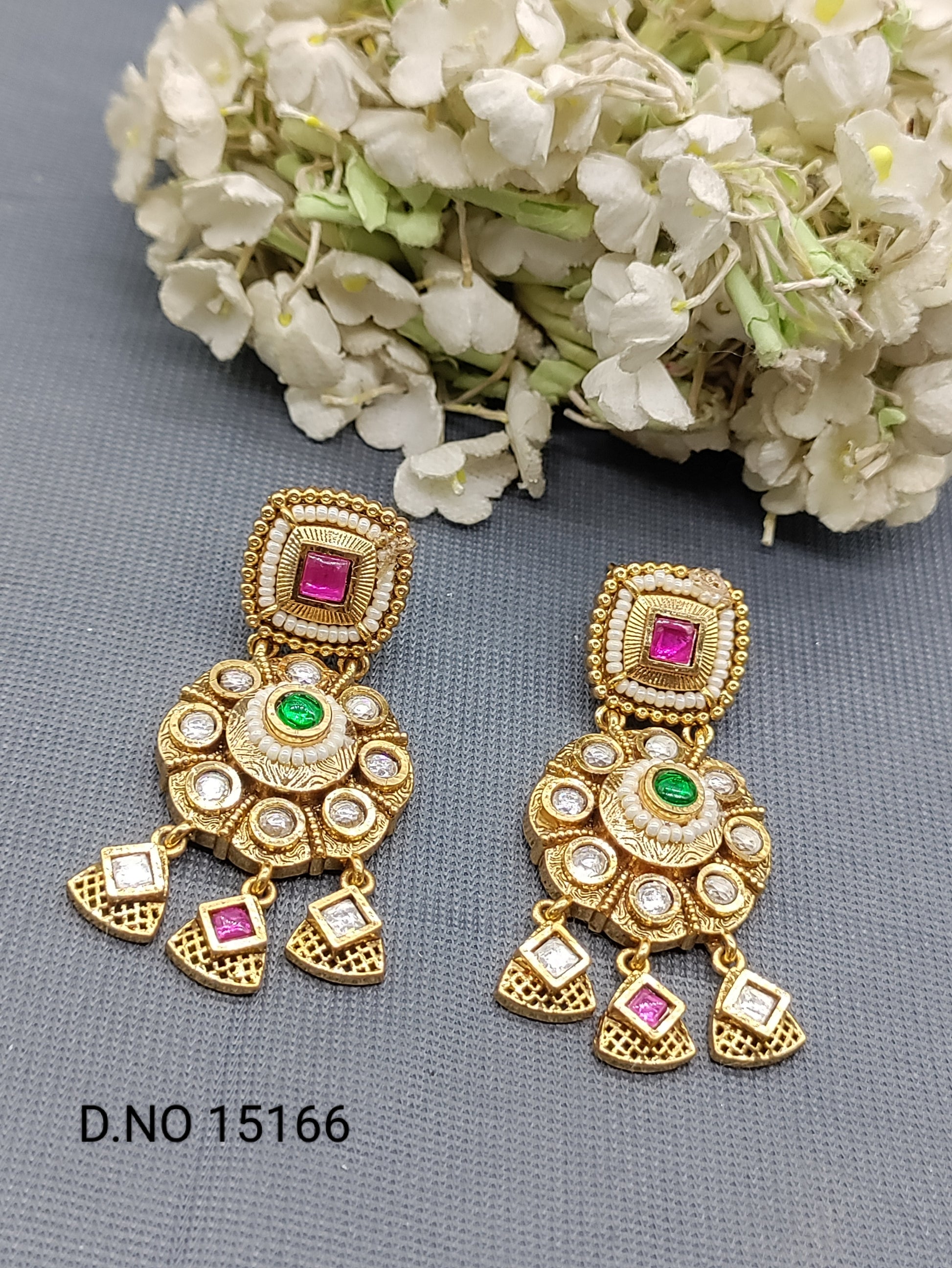 Antique Golden Earring Sku 15166 rchiecreation