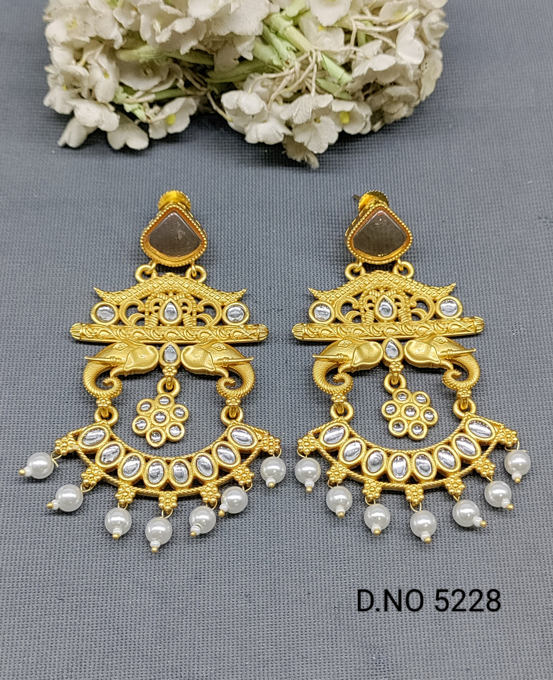 Golden Matt Earring Sku 5228 rchiecreation