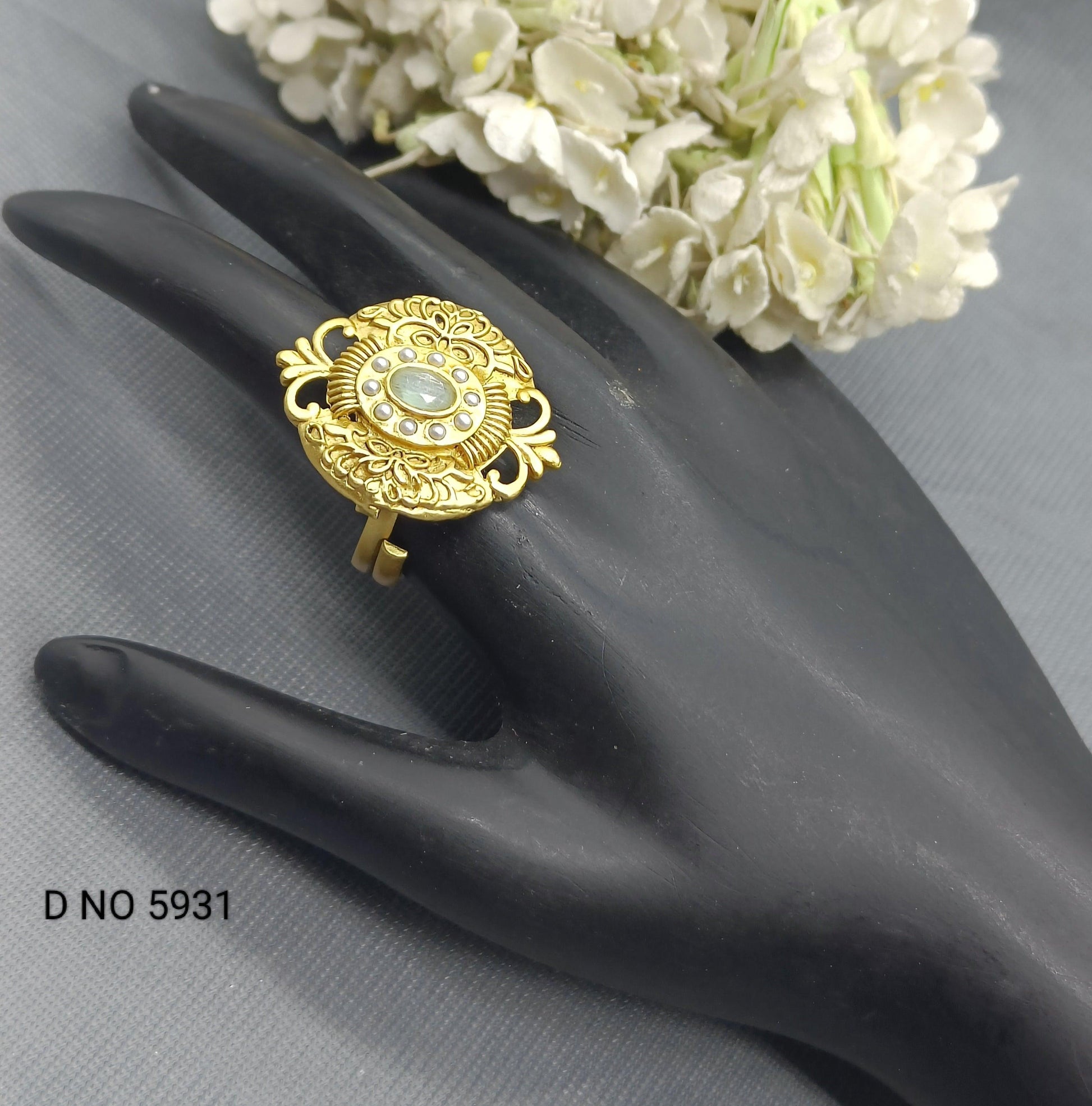 Antique Golden Finger Ring Sku 5931 E4 - rchiecreation