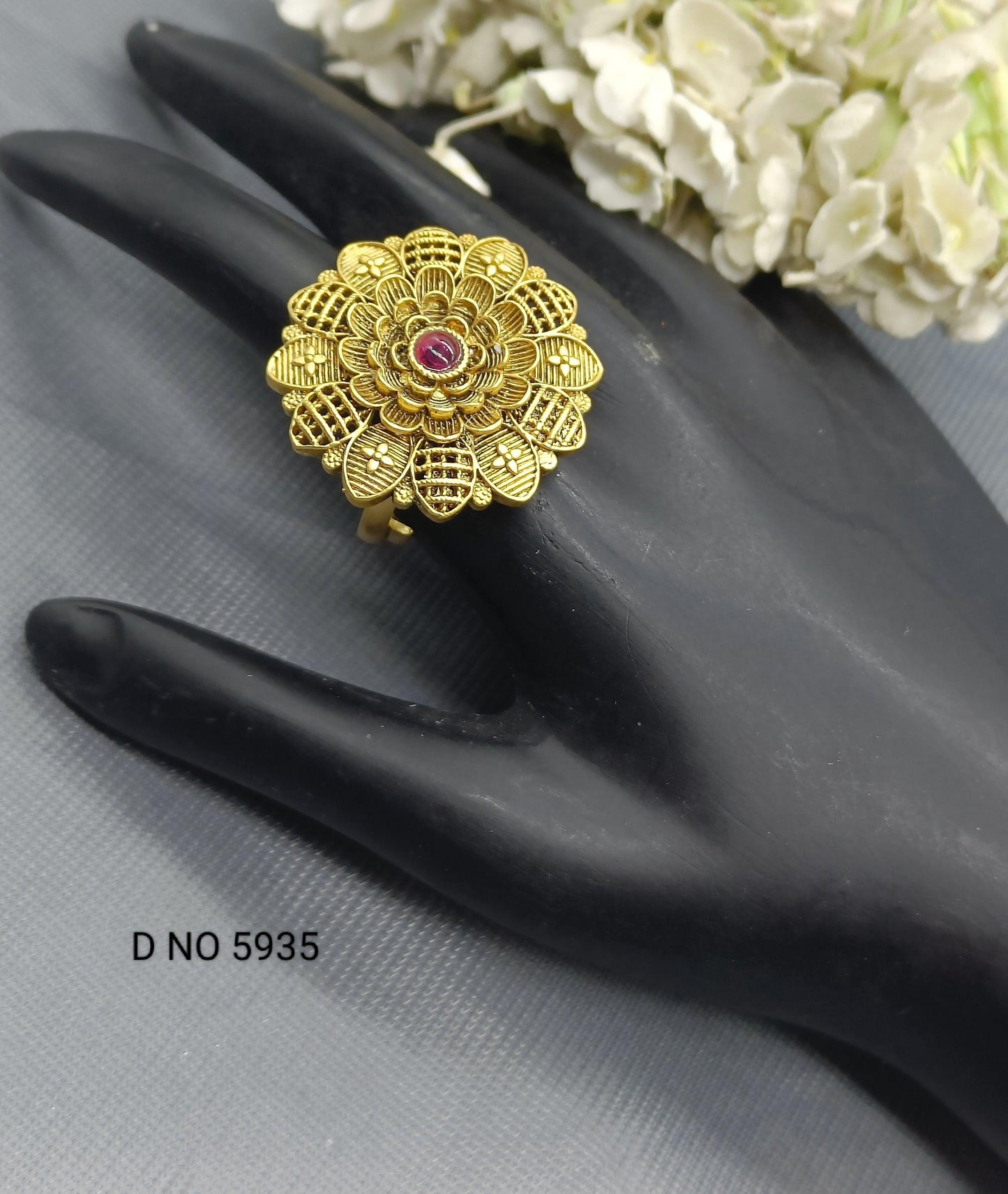 Antique Golden Finger Ring Sku 5935 E4 - rchiecreation