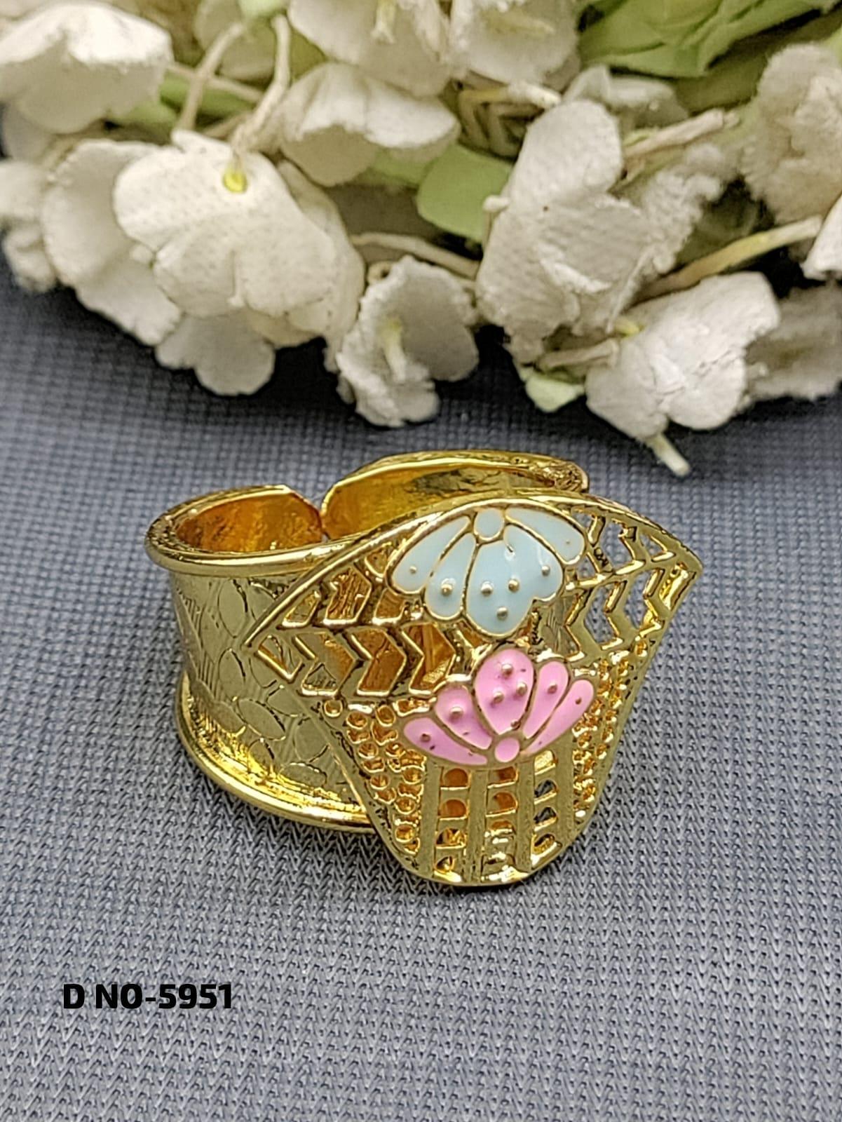 Antique Golden Finger Ring Sku 5951 - rchiecreation