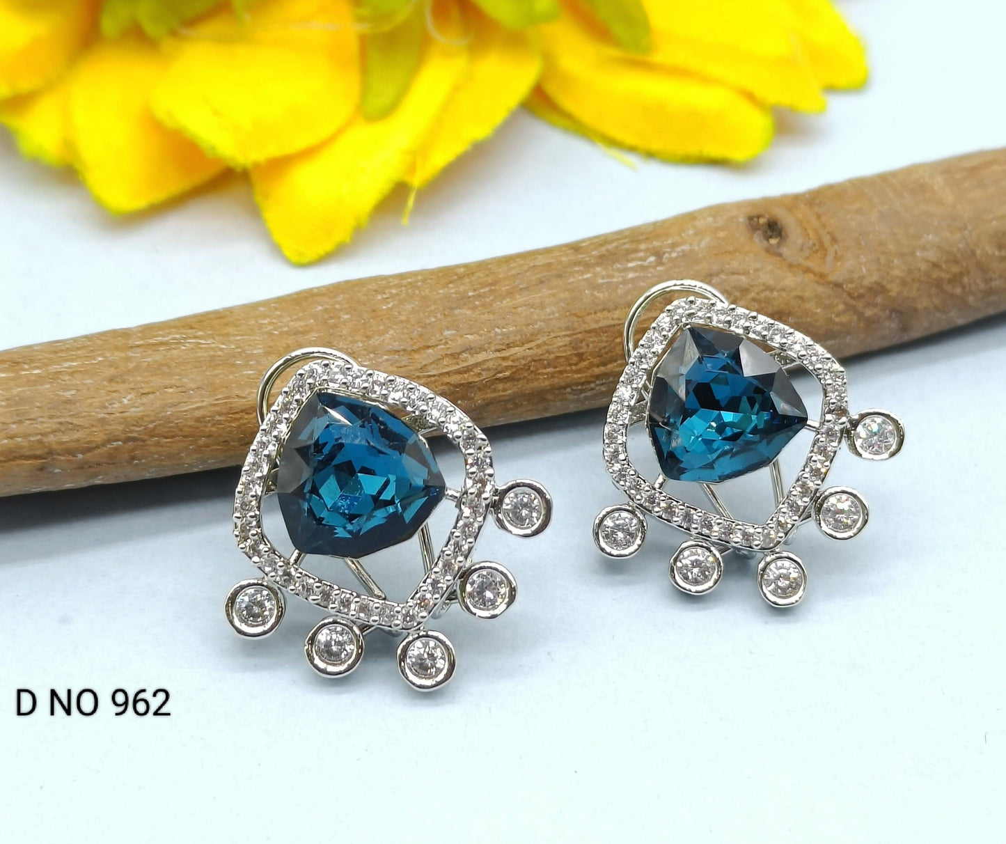 Swaroski Stone Cz Earring Sku 962 C1 - rchiecreation