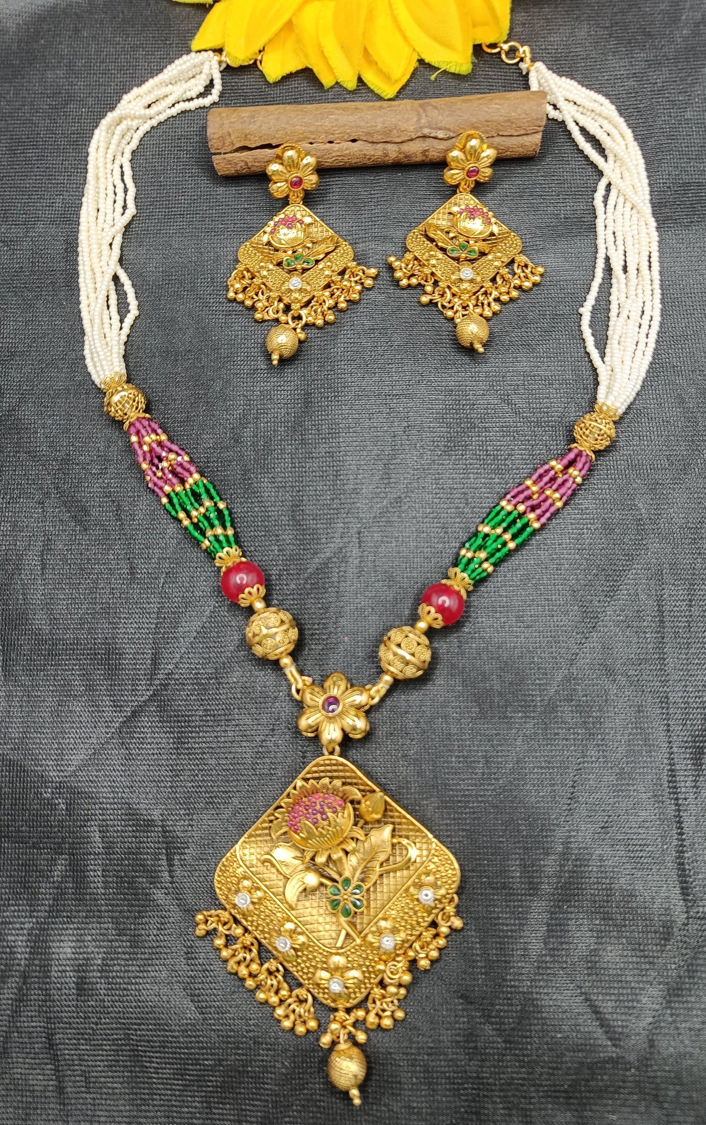 Antique Golden Necklace Set 15016 - rchiecreation